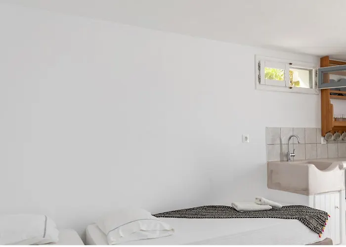 Ampelos 아파트호텔 Pláka